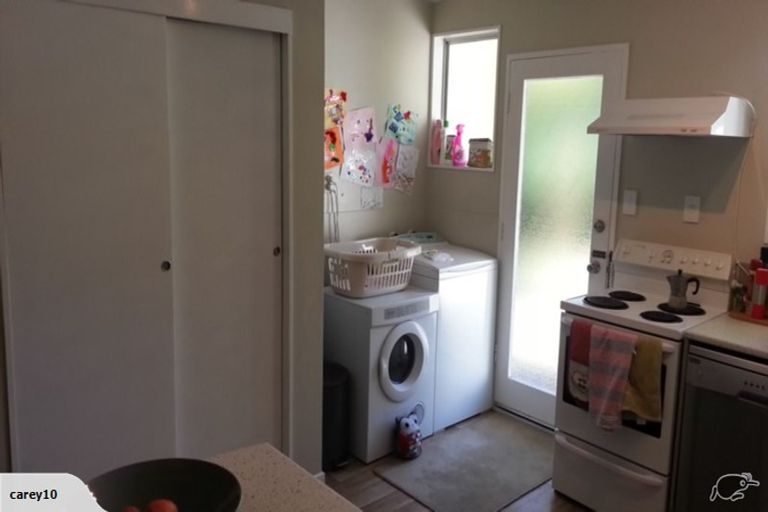 Photo of property in 80c Airlie Road, Plimmerton, Porirua, 5026