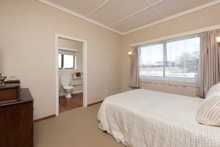 Photo of property in 35 Ngatai Road, Otumoetai, Tauranga, 3110