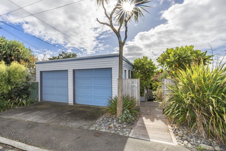 Photo of property in 25 Pinnacle Street, Seatoun, Wellington, 6022