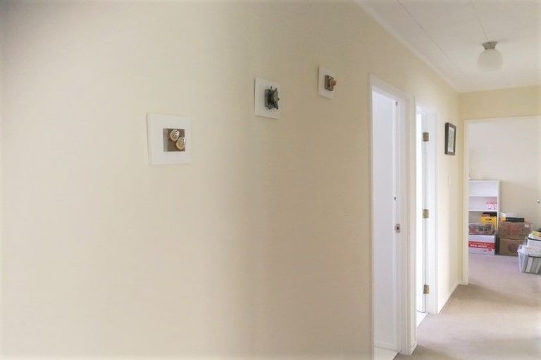 Photo of property in 59 Lavery Place, Sunnynook, Auckland, 0632