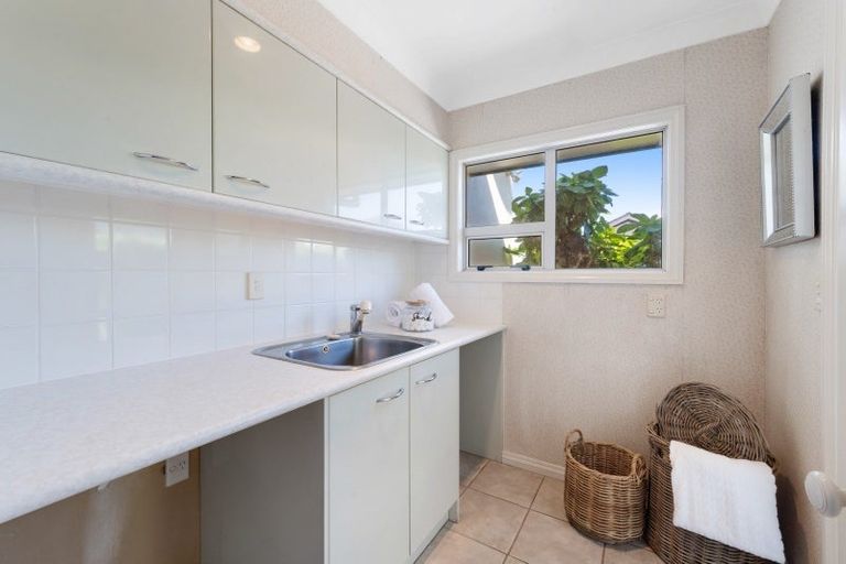 Photo of property in 1 Page Point, Mellons Bay, Auckland, 2014