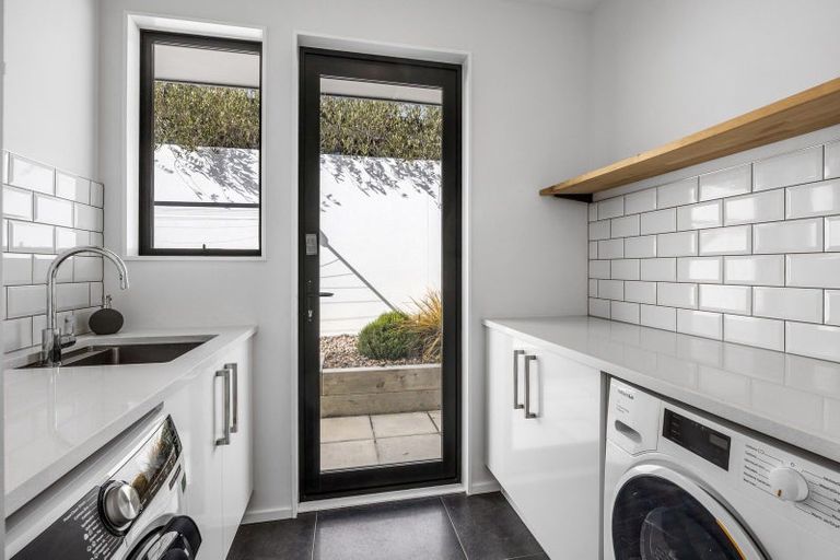 Photo of property in 8 Parkridge Place, Mount Pleasant, Christchurch, 8081