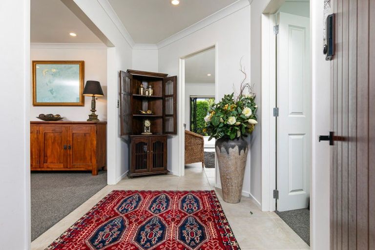 Photo of property in 3 Admirals Court Drive, Greenhithe, Auckland, 0632