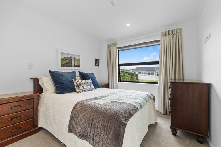 Photo of property in 32 Whiteley Street, Moturoa, New Plymouth, 4310
