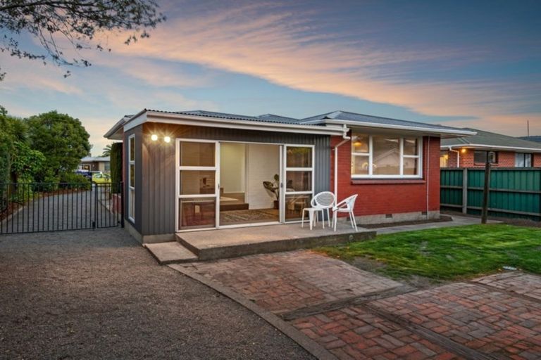 Photo of property in 16 Clipper Place, Redwood, Christchurch, 8051