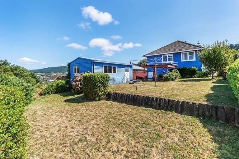 Photo of property in 25 Turkington Street, Tawa, Wellington, 5028