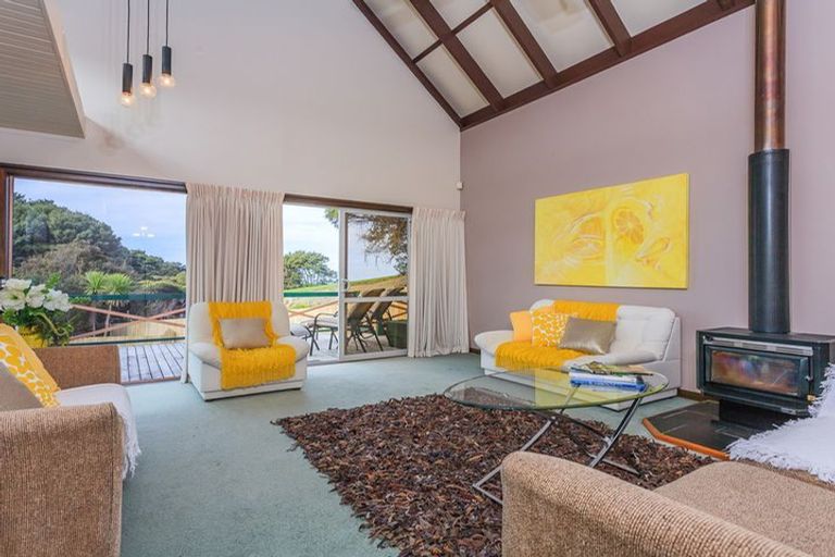 Photo of property in 37 Sunset Road, Totara Vale, Auckland, 0632