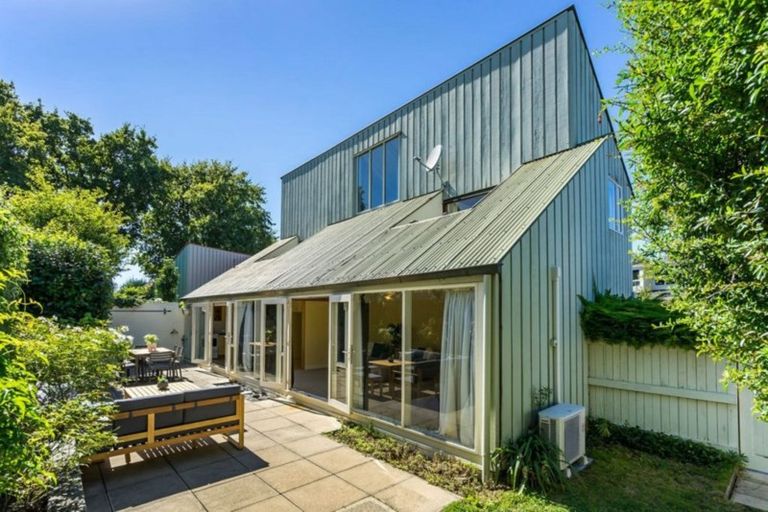 Photo of property in 2/8 Guinness Crescent, Ilam, Christchurch, 8041