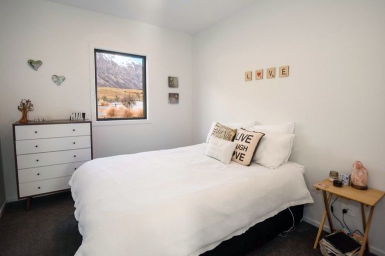 Photo of property in 60 Cunninghams Drive, Jacks Point, Queenstown, 9371