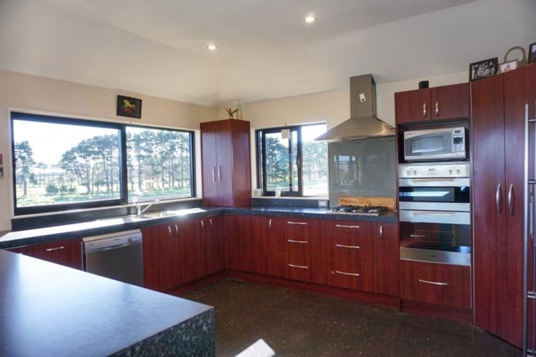 Photo of property in 218 Pukenamu Road, Te Horo, Otaki, 5581