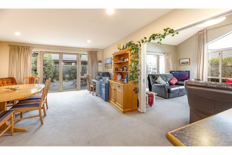 Photo of property in 14 Coolspring Way, Redwood, Christchurch, 8051