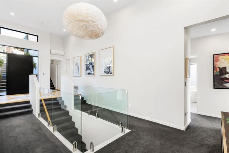 Photo of property in 14 Marama Crescent, Mount Pleasant, Christchurch, 8081