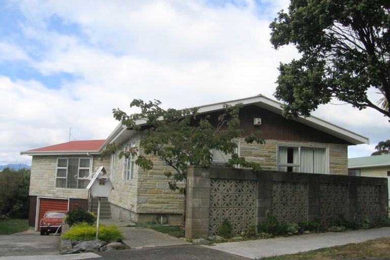 Photo of property in 64 Akaroa Drive, Maupuia, Wellington, 6022