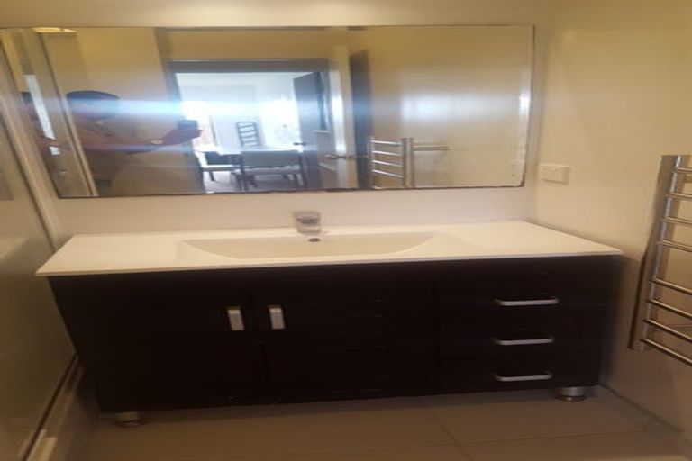 Photo of property in 1/167 Mokoia Road, Birkenhead, Auckland, 0626