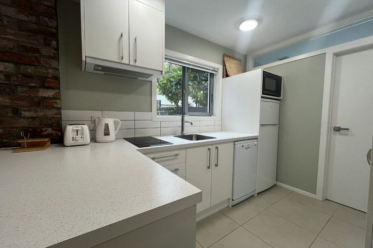 Photo of property in 39a Mantell Street, Seatoun, Wellington, 6022