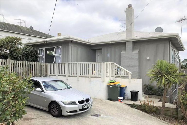 Photo of property in 2 Zion Road, Birkenhead, Auckland, 0626
