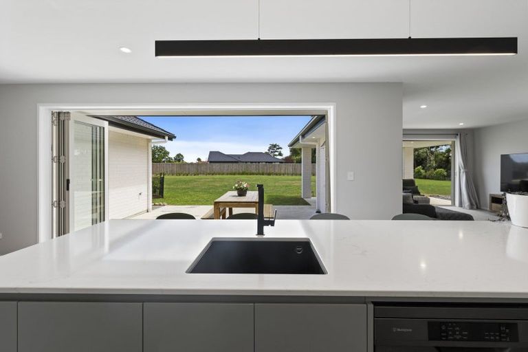 Photo of property in 7 Fairview Place, Levin, 5510