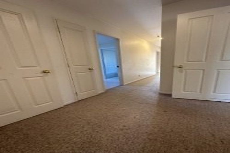 Photo of property in 31 Copplestone Place, New Lynn, Auckland, 0600