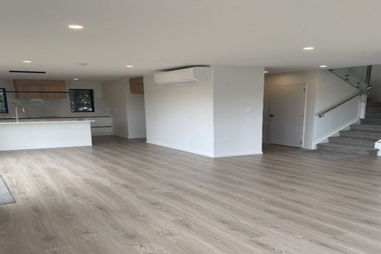 Photo of property in 9a Edwards Avenue, Henderson, Auckland, 0610