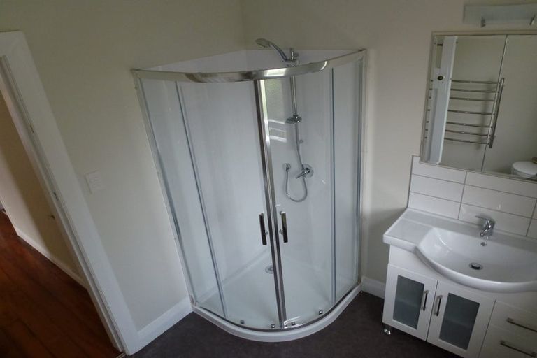 Photo of property in 5a Grove Road, Kelburn, Wellington, 6012