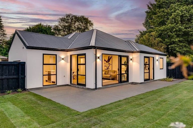 Photo of property in 26b Middlepark Road, Sockburn, Christchurch, 8042