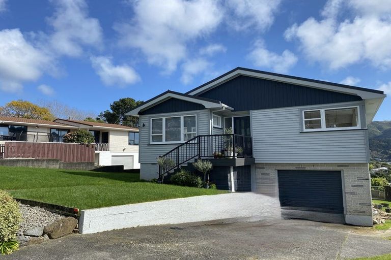 Photo of property in 10 Woodman Drive, Tawa, Wellington, 5028