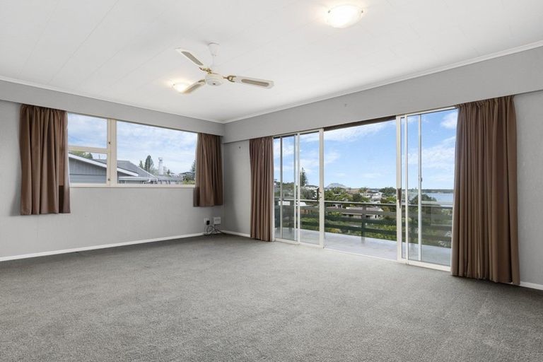 Photo of property in 30 Omokoroa Road, Omokoroa, 3114