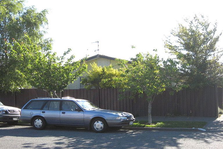 Photo of property in 1/9 Valecrest Avenue, Parklands, Christchurch, 8083