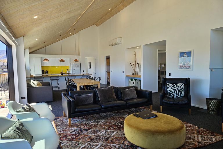 Photo of property in 21 Mistake Drive, Lake Tekapo, 7999