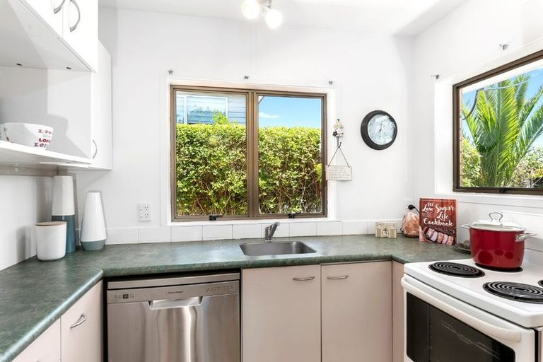 Photo of property in 1/2 Tristram Avenue, Forrest Hill, Auckland, 0620