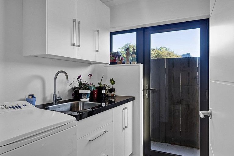 Photo of property in 90a Victoria Street, Hawera, 4610