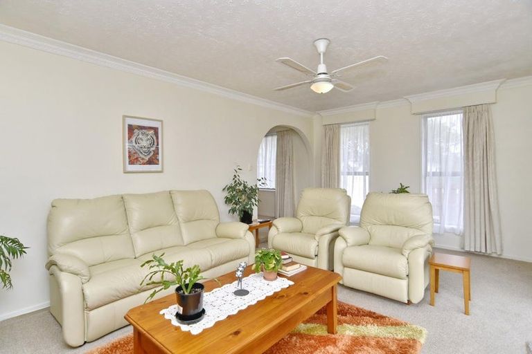 Photo of property in 1/2 James Condon Place, Redwood, Christchurch, 8051