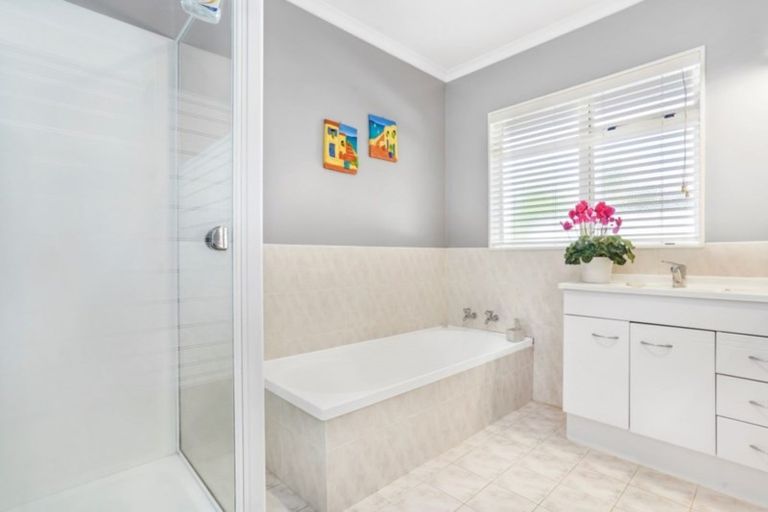 Photo of property in 5 Cate Road, Rototuna, Hamilton, 3210