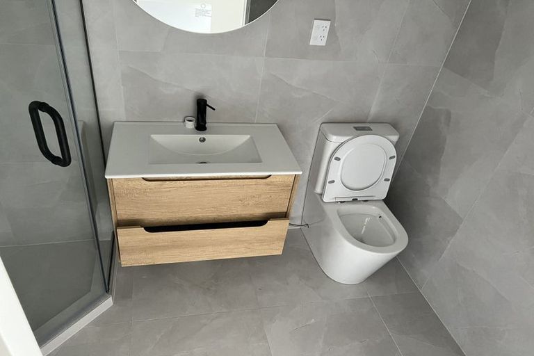 Photo of property in 6/43 Tirimoana Road, Te Atatu South, Auckland, 0602