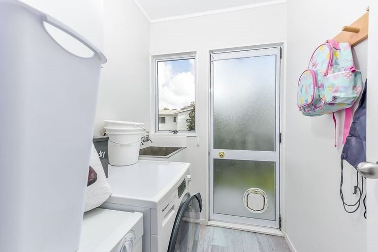 Photo of property in 4/26 Midgley Road, West Harbour, Auckland, 0618