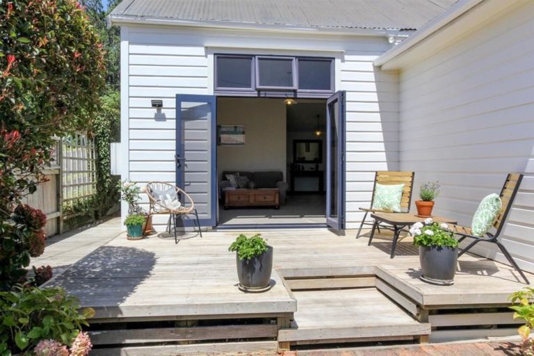 Photo of property in 24 Bracken Street, New Plymouth, 4310