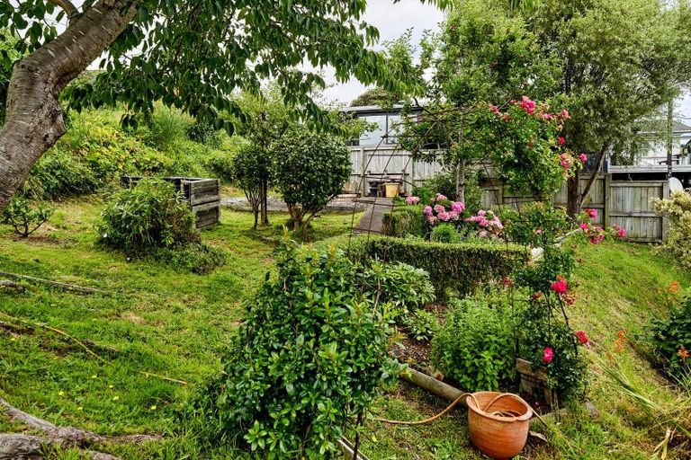 Photo of property in 18 Te Pari Pari Road, Pukerua Bay, 5026