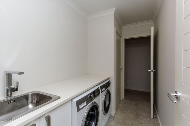 Photo of property in 15 Adam Lile Drive, Highlands Park, New Plymouth, 4312