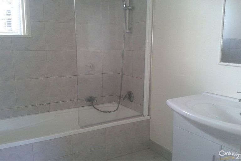 Photo of property in 40 Chatsworth Crescent, Pakuranga Heights, Auckland, 2010