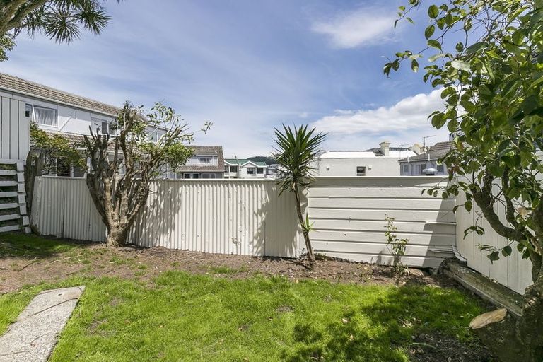 Photo of property in 60 Roxburgh Street, Mount Victoria, Wellington, 6011