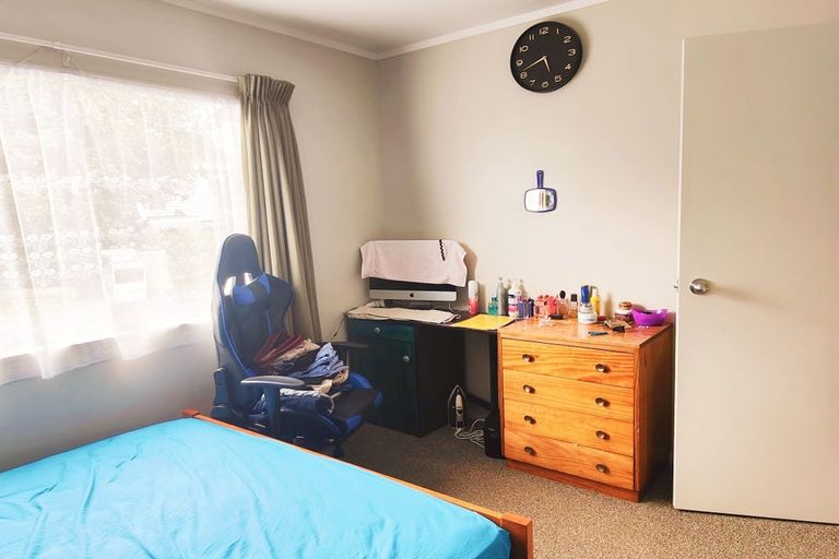 Photo of property in 15 Universal Drive, Henderson, Auckland, 0610