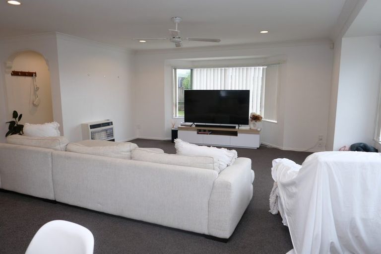 Photo of property in 11 Crown Hill, Paraparaumu, 5032