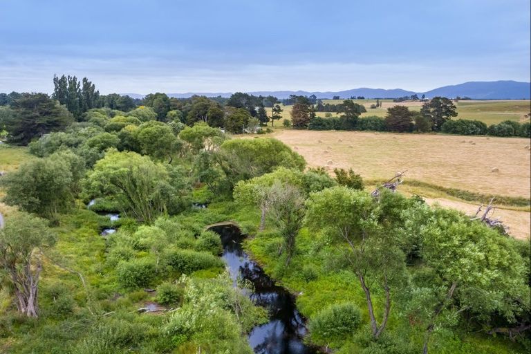 Photo of property in 77 Taumata Island Road, Taumata Island, Carterton, 5792