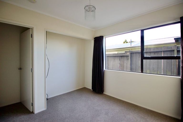 Photo of property in 2/48 Becroft Drive, Forrest Hill, Auckland, 0620