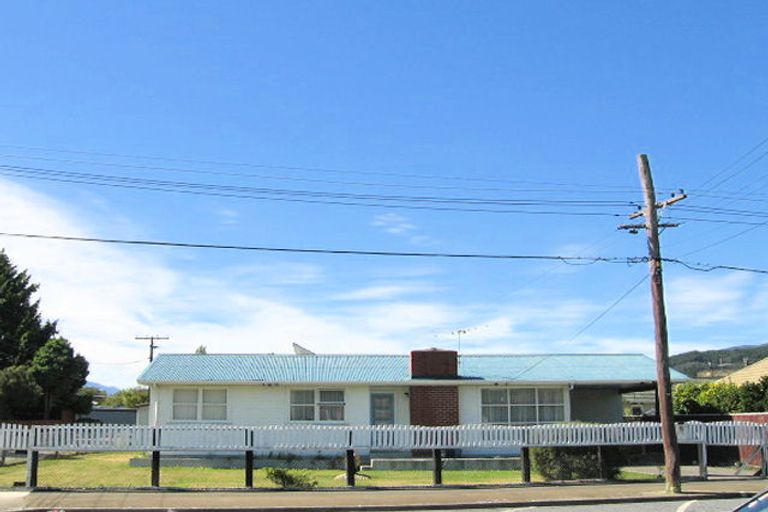 Photo of property in 15 Camp Street, Silverstream, Upper Hutt, 5019