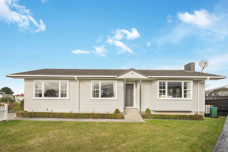 Photo of property in 19 Toporoa View, Ascot Park, Porirua, 5024