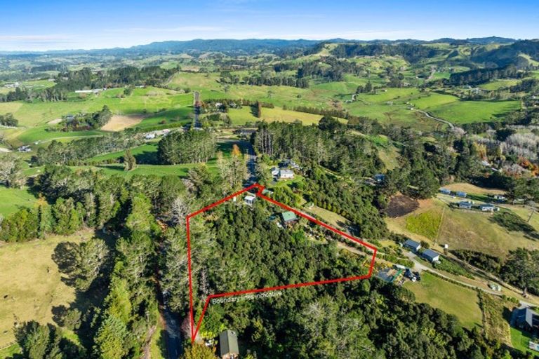 Photo of property in 200 Tawa Road, Kumeu, 0891