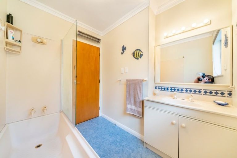 Photo of property in 61 Blue Mountains Road, Pinehaven, Upper Hutt, 5019