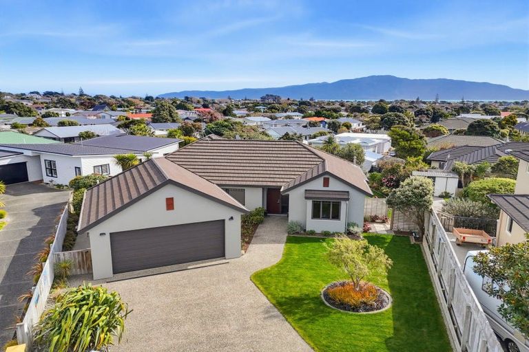 Photo of property in 16 Rifleman Lane, Paraparaumu Beach, Paraparaumu, 5032