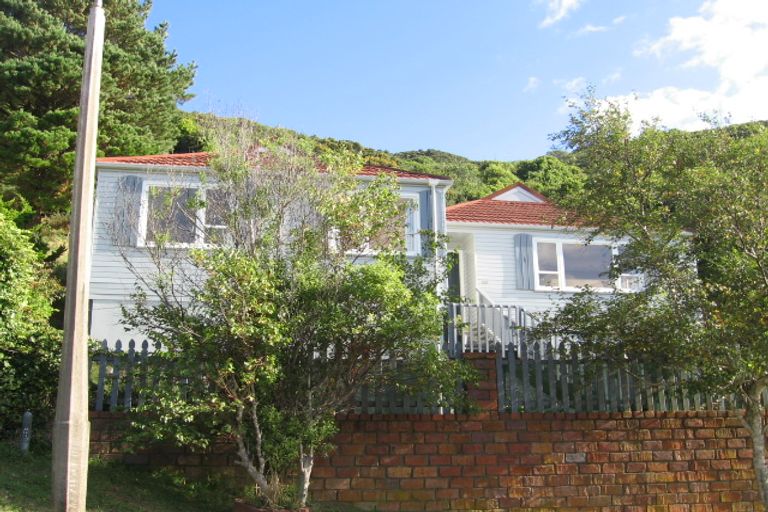 Photo of property in 100 Allington Road, Karori, Wellington, 6012